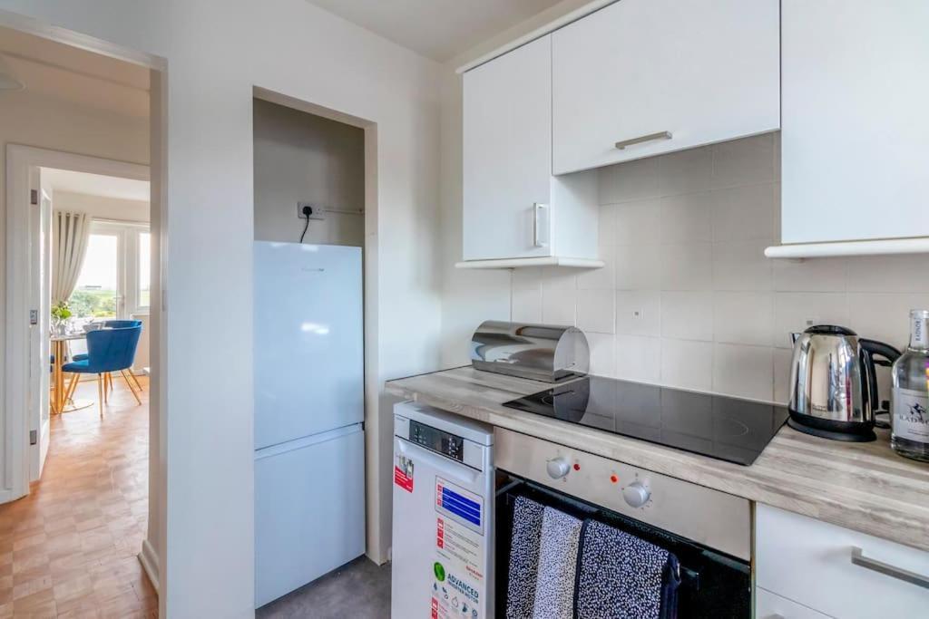 Beautiful Sea View 2 Bedroom Sleeps 6-Free Parking Bournemouth Bagian luar foto